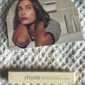 **Authentic** RHODE Peptide Lip Treatment in Salted Caramel